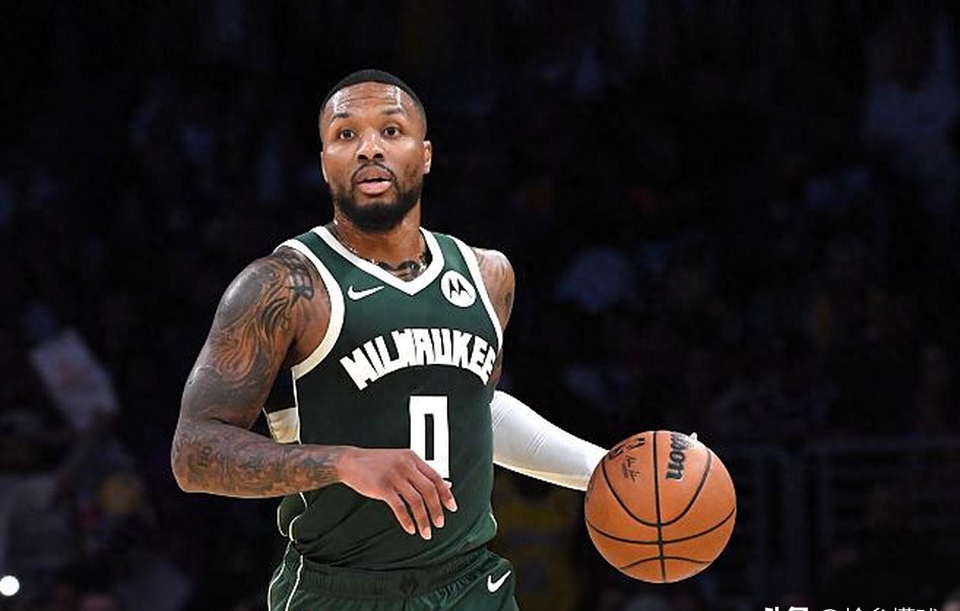 NBA季后赛倒计时，密尔沃基雄鹿赛后调整名单，细节引发关注，球迷炸锅，年轻球员得到机会的简单介绍