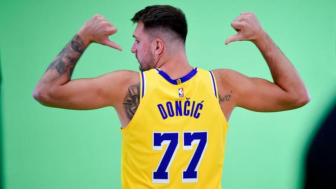 关于今晚体能课后，洛杉矶湖人战术微调备战NBA常规赛，引发热议，赛季目标并未改变的信息