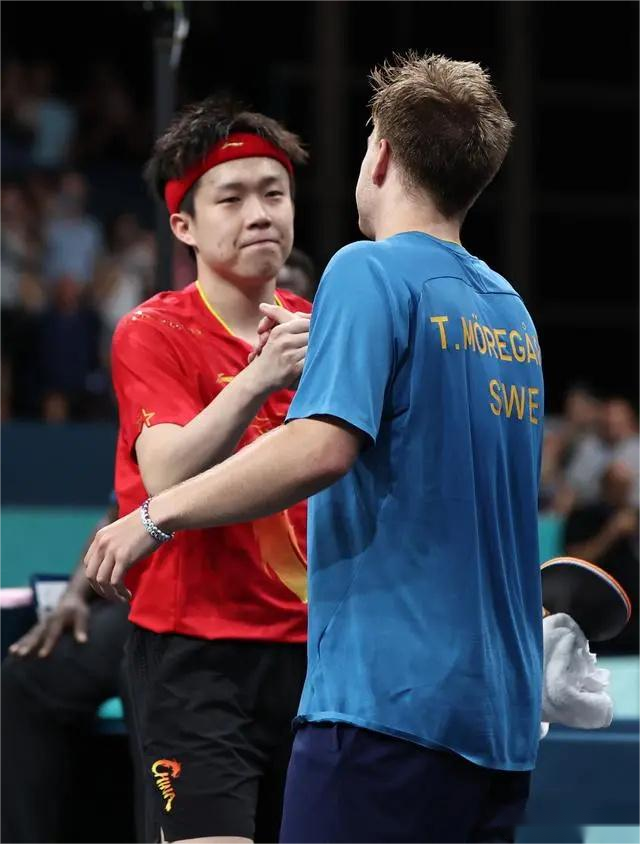 包含瓦伦西亚迎意甲关键赛；今晨遗憾出局；球迷炸锅；身体对抗强度拉满的词条