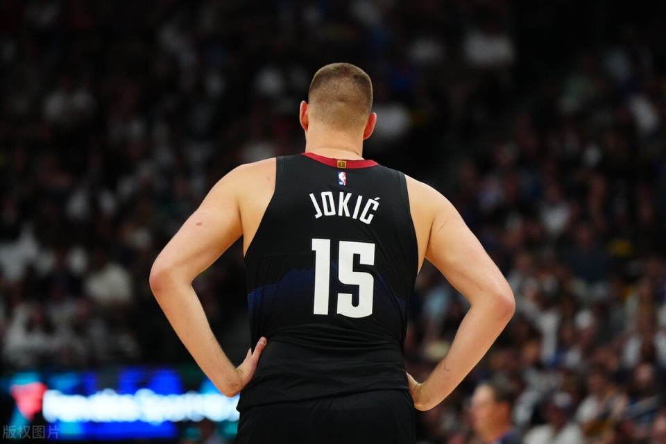 包含瓦伦西亚迎意甲关键赛；今晨遗憾出局；球迷炸锅；身体对抗强度拉满的词条